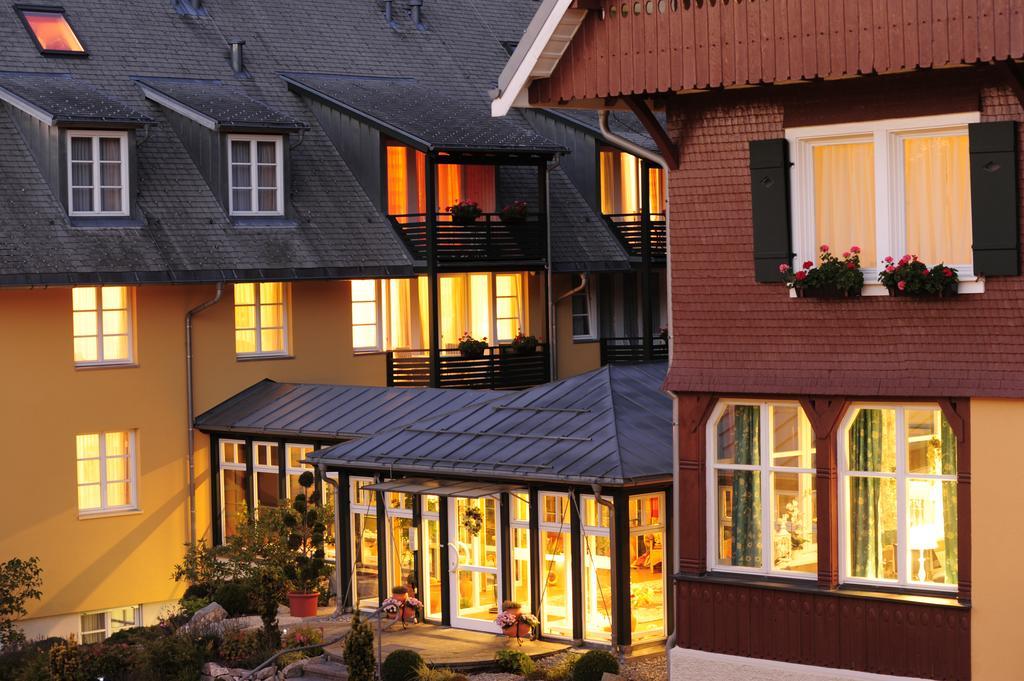 Ferien Residenz Bergfried Hotel Hinterzarten Bagian luar foto